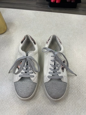 Clean Shape Quick Form Shoes Sneakers By Simply Southern In Multi-colored, Size: 8