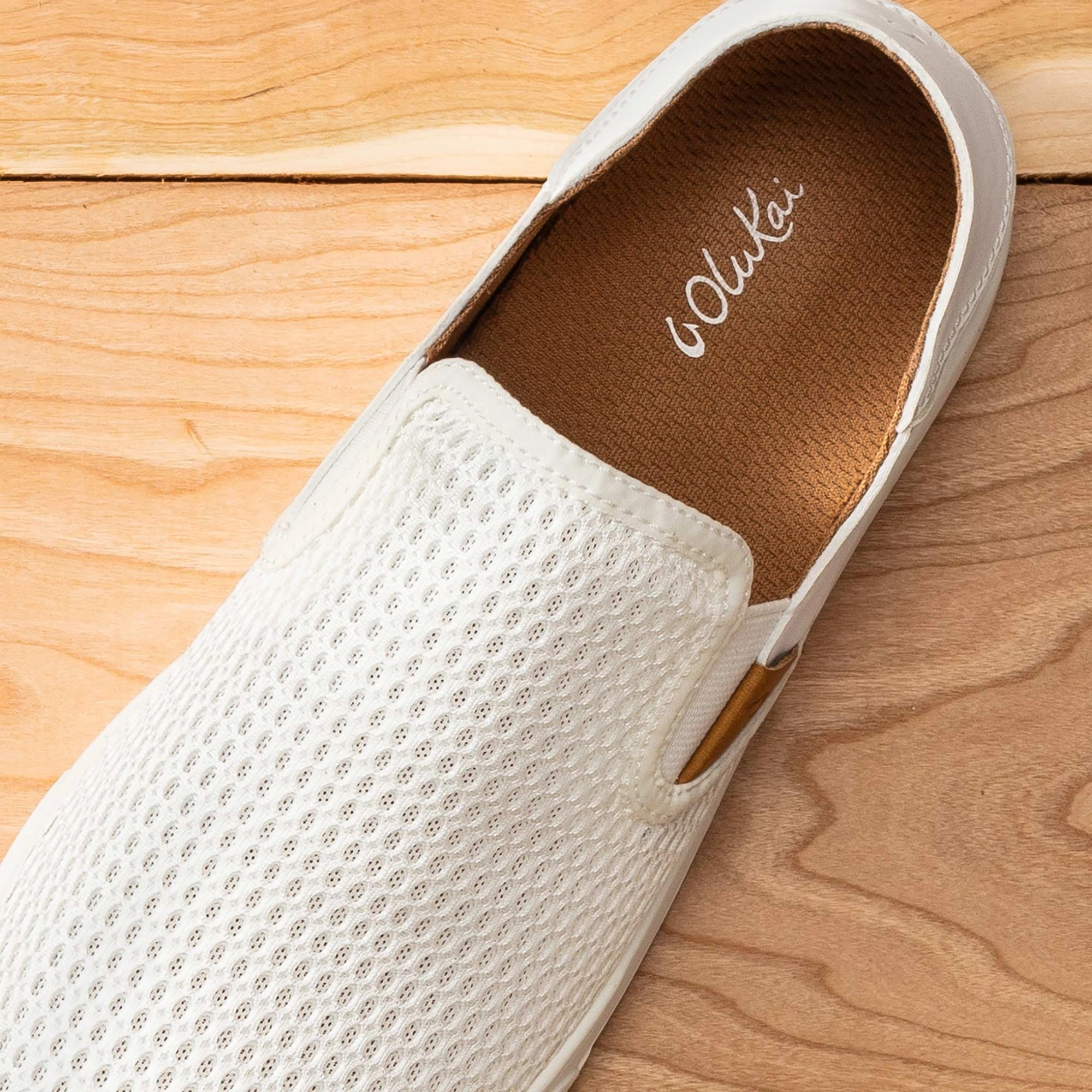 Pehuea - Bright White Sculpted Design