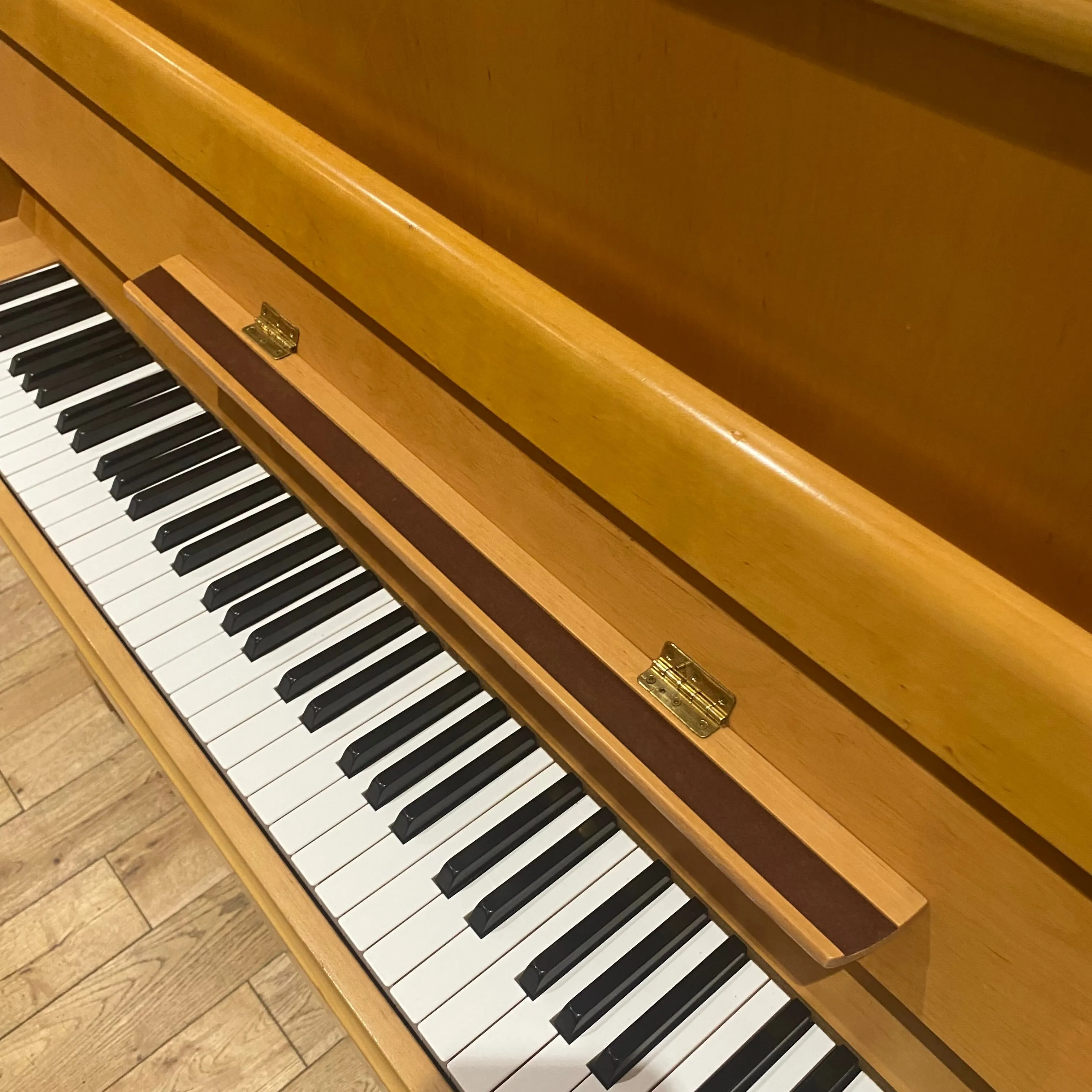 Pre-owned Yamaha P116 upright piano in satin alder