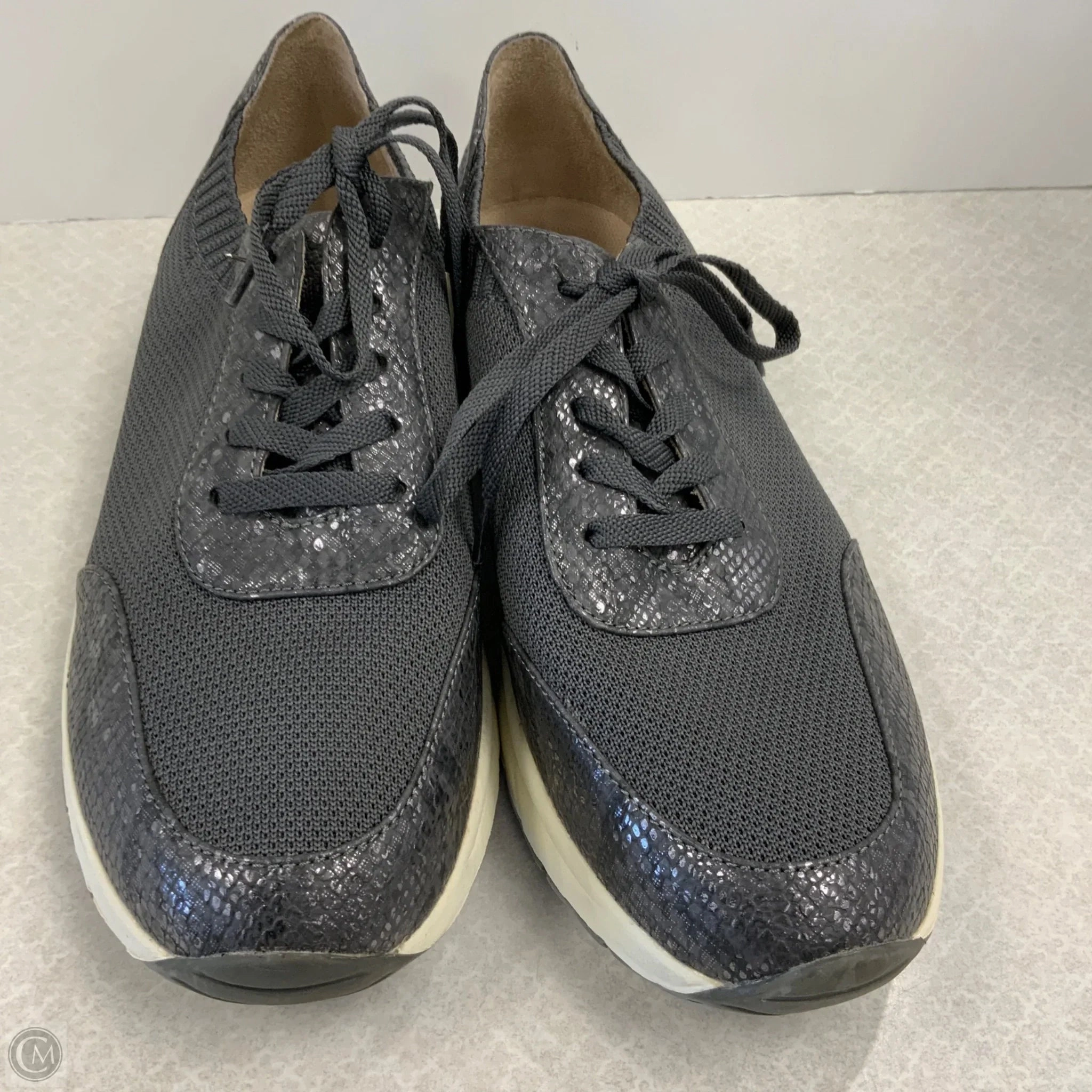 Resilient Design Adaptive Upper Shoes Sneakers By Naturalizer In Grey, Size: 10