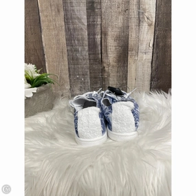 Shoes Sneakers By Roxy In Blue & White, Size: 8 Quick Trip Zip Closure