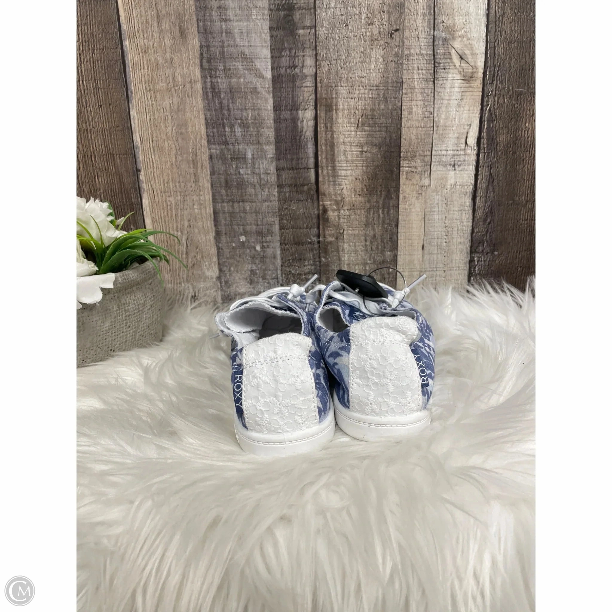 Shoes Sneakers By Roxy In Blue & White, Size: 8 Quick Trip Zip Closure