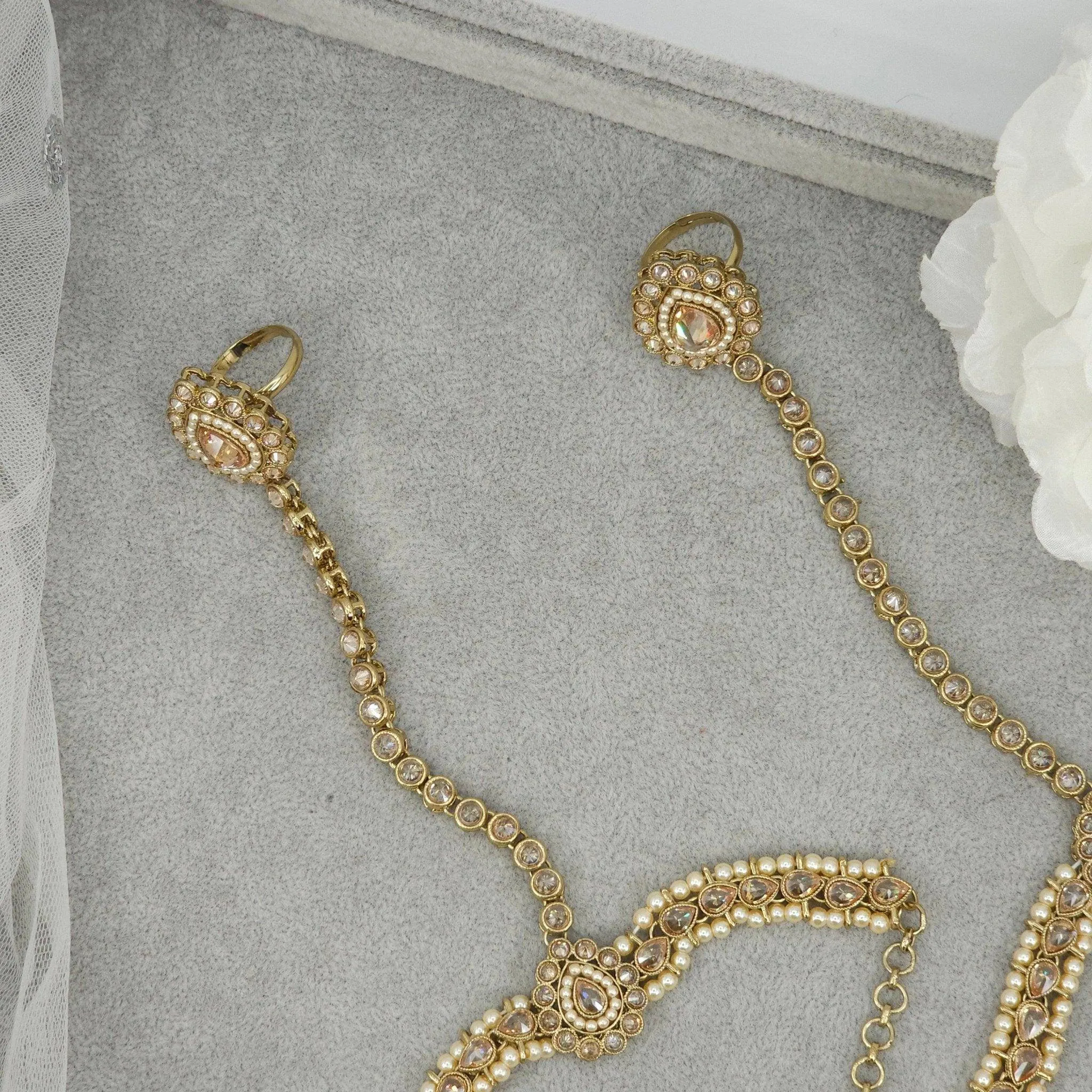 Rabya Antique Polki Hand Pieces