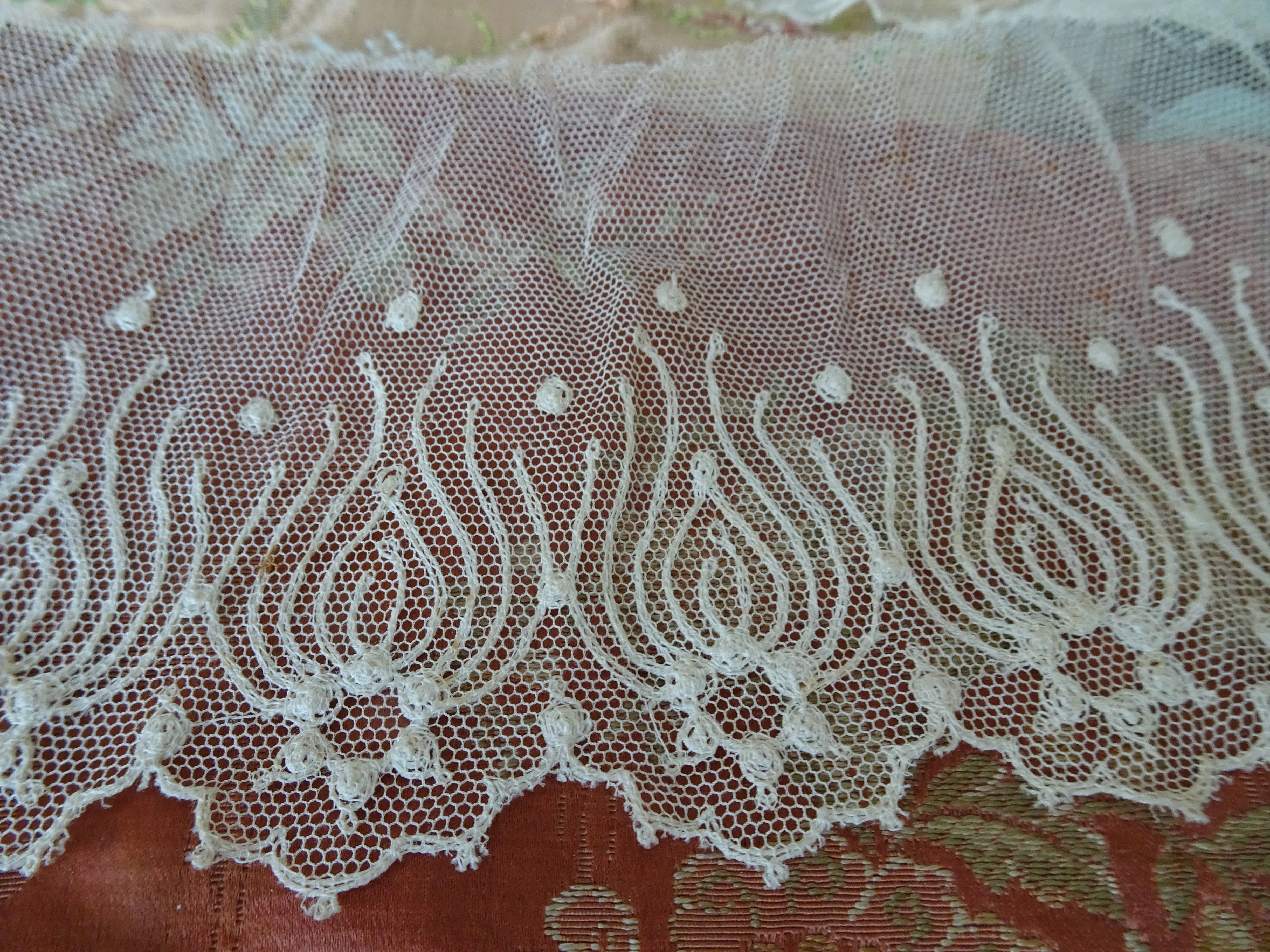 RESERVED WONDERFUL Antique French Netted Lace Trim,Delicate Pattern, Ideal For Dolls,Bridal Dress,Fine Heirloom Sewing, Collectible Vintage Lace