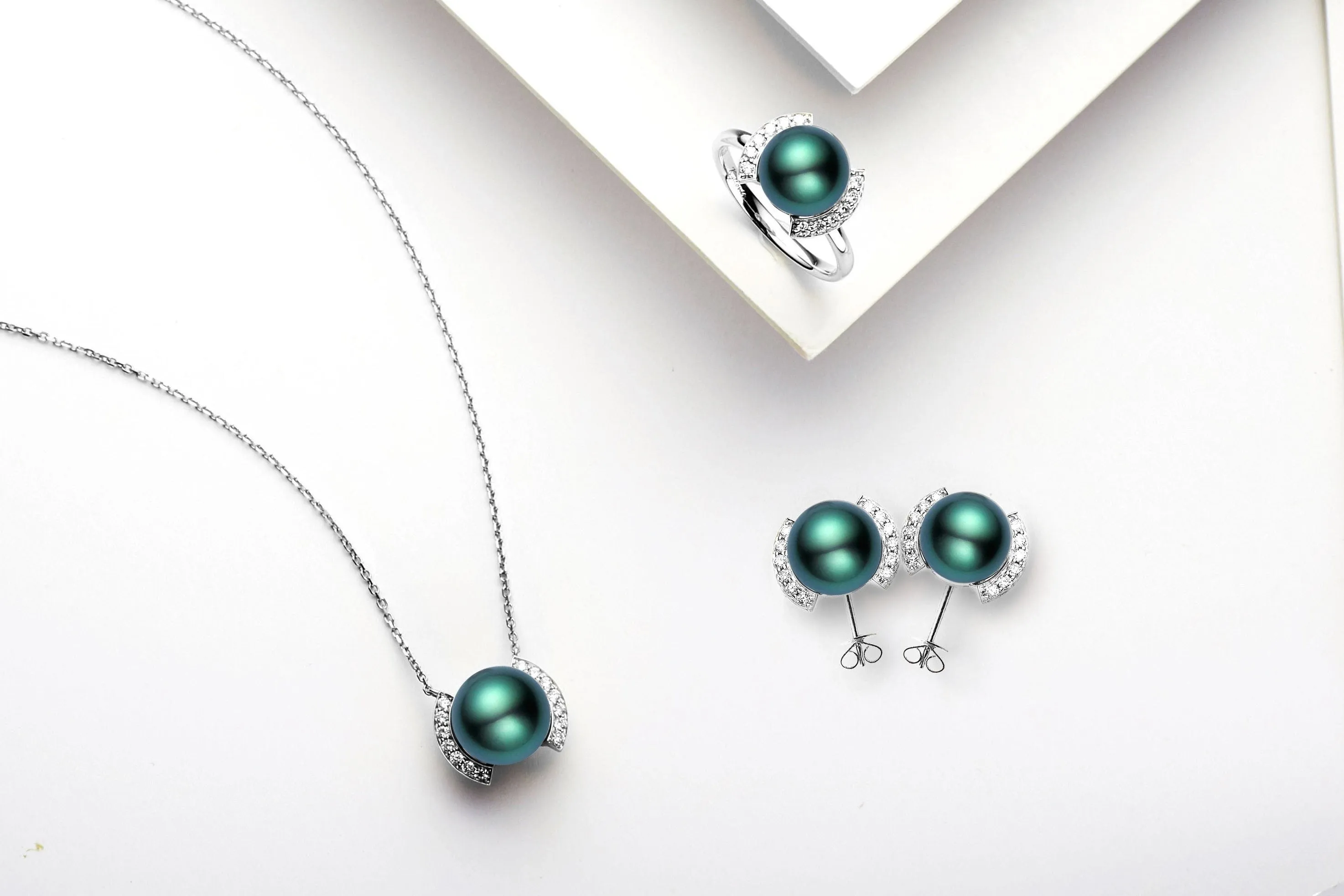 Roma Black Pearl Pendant