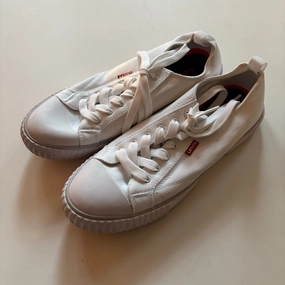 Shoes Sneakers By Levis In White, Size: 9 Lightweight Feel breathable panels