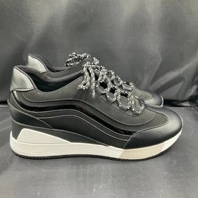 Heel Stabilizer Design Anti Slip Tread Shoes Sneakers By Alfani In Black & White, Size: 8.5