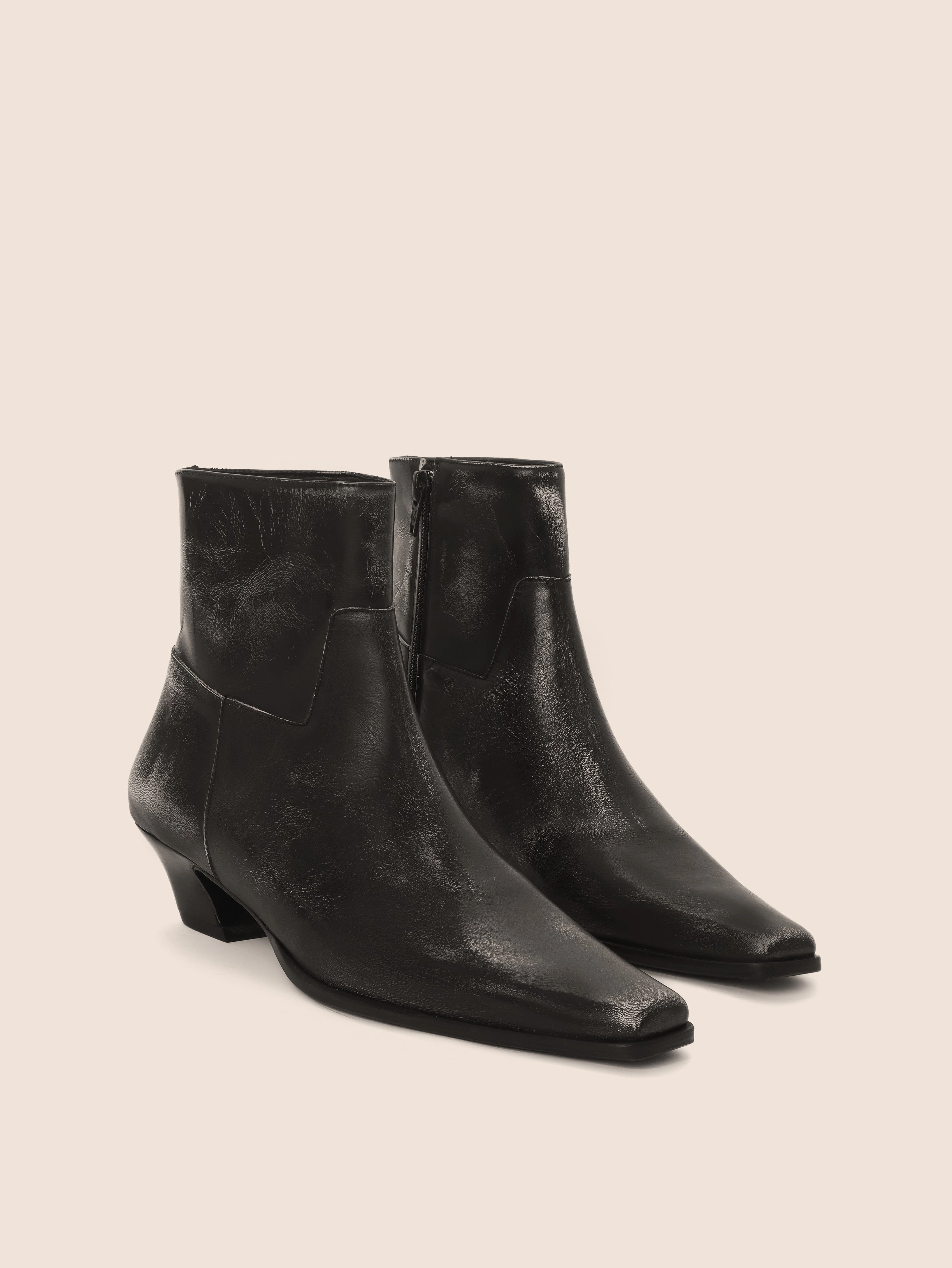 Lucena Black Boot Stable Support Nature Lover