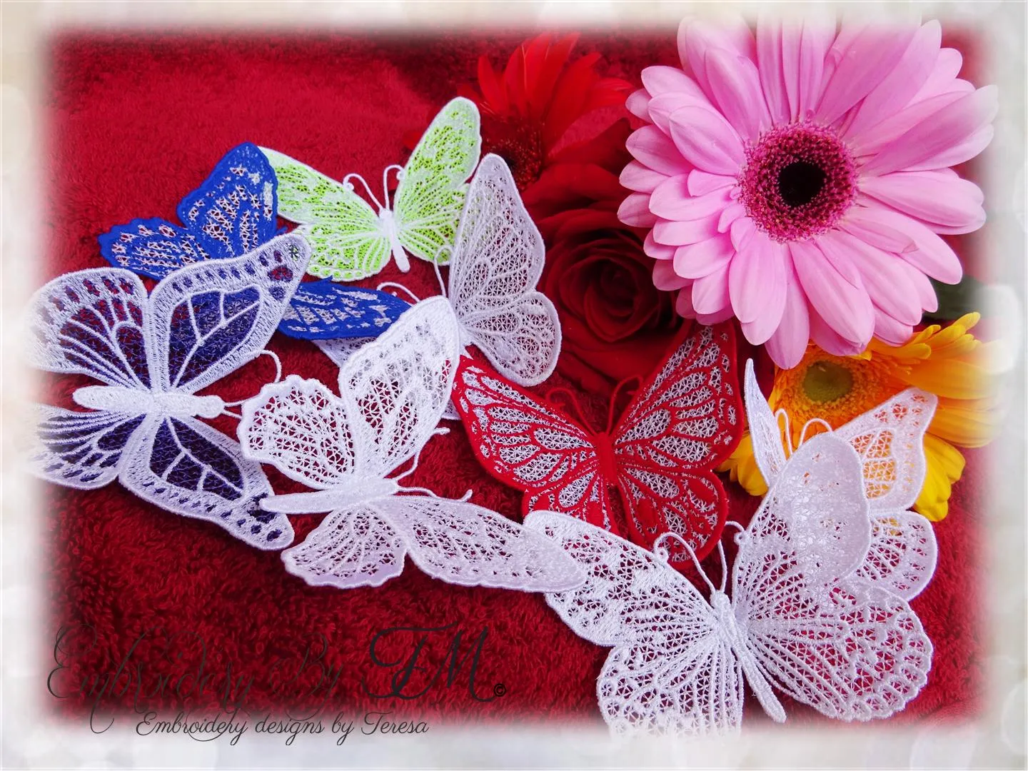 Set butterflies/Two color variations /4x4 hoop
