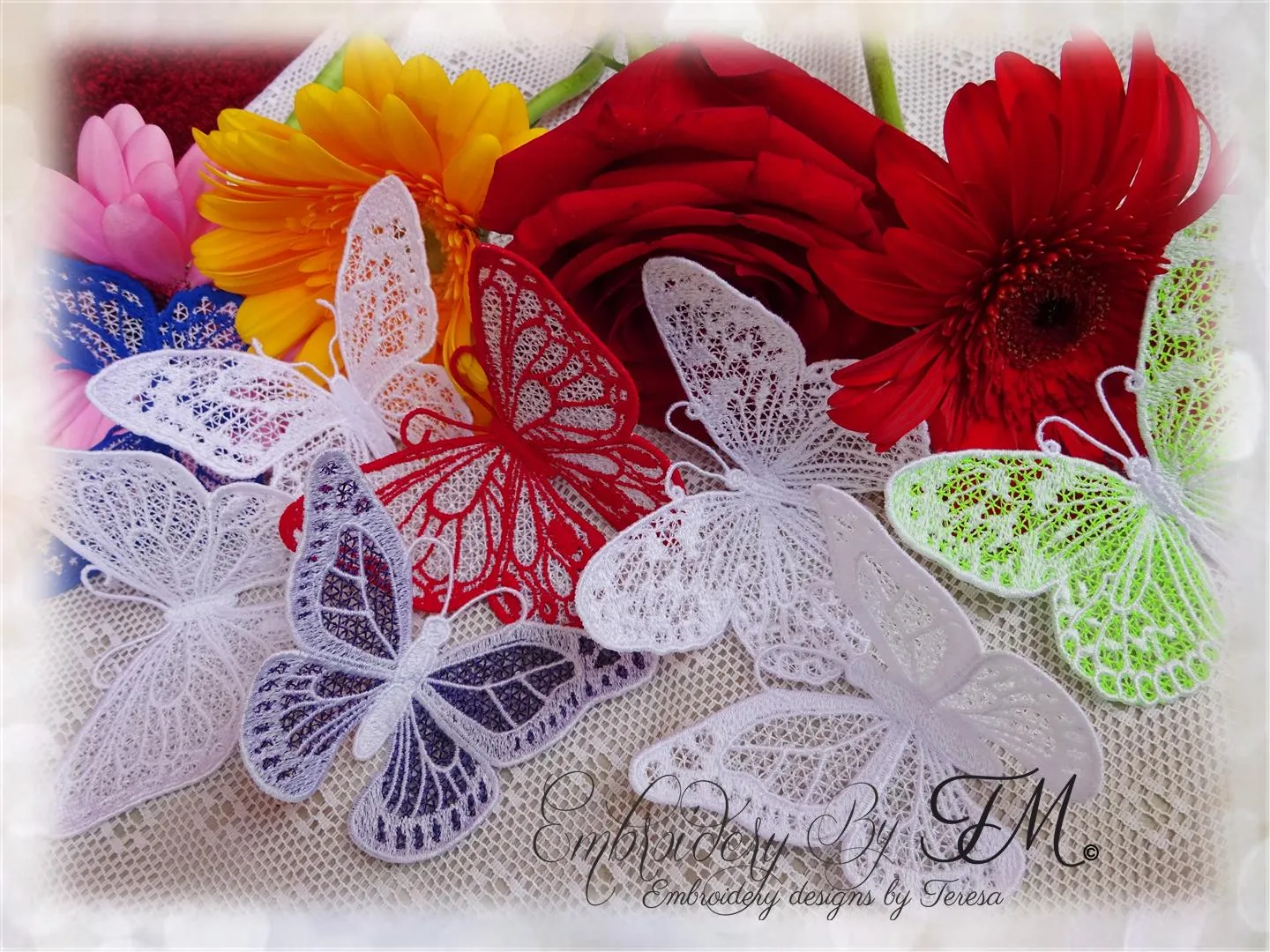 Set butterflies/Two color variations /4x4 hoop