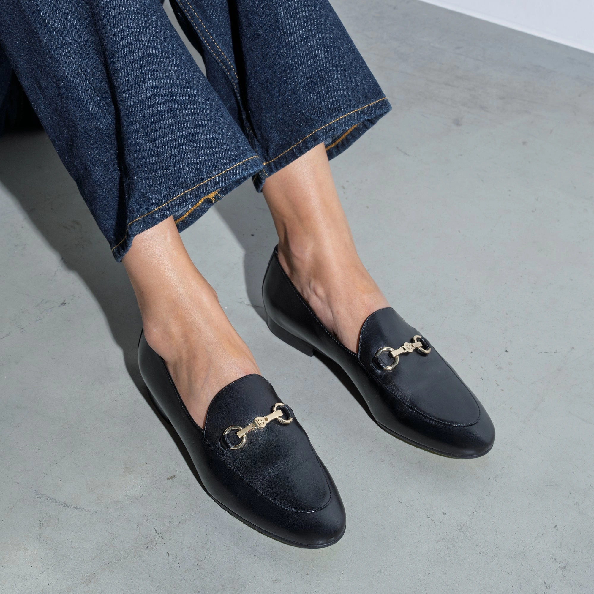 Vend?me Fleur black calfskin leather loafers decorative - strap