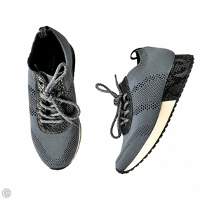 Shoes Sneakers By Bare Traps In Blue, Size: 7.5 Torsion Response Unit