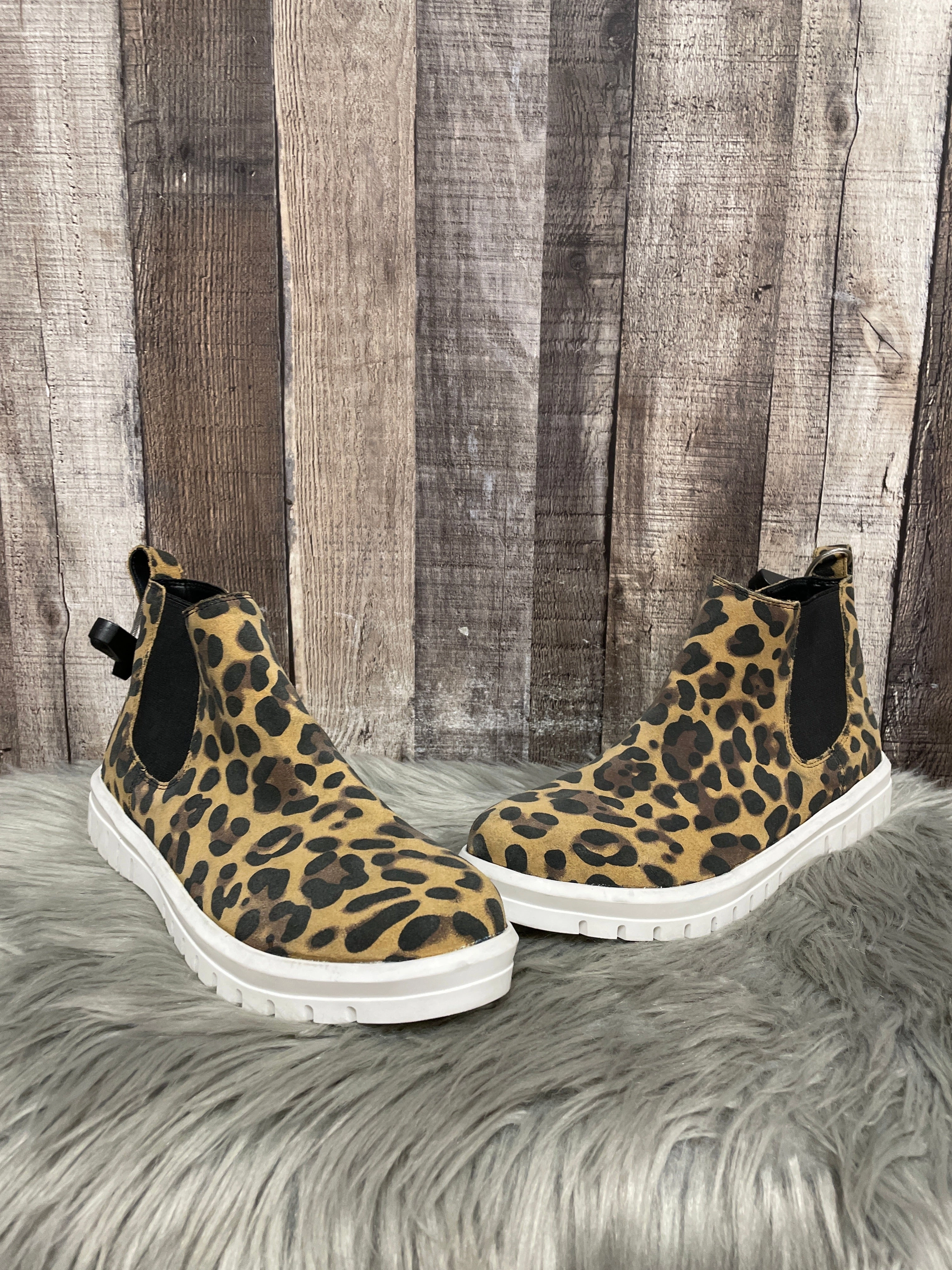 Shoes Sneakers By Blondo In Animal Print, Size: 9.5 Seamless Upper Engineering