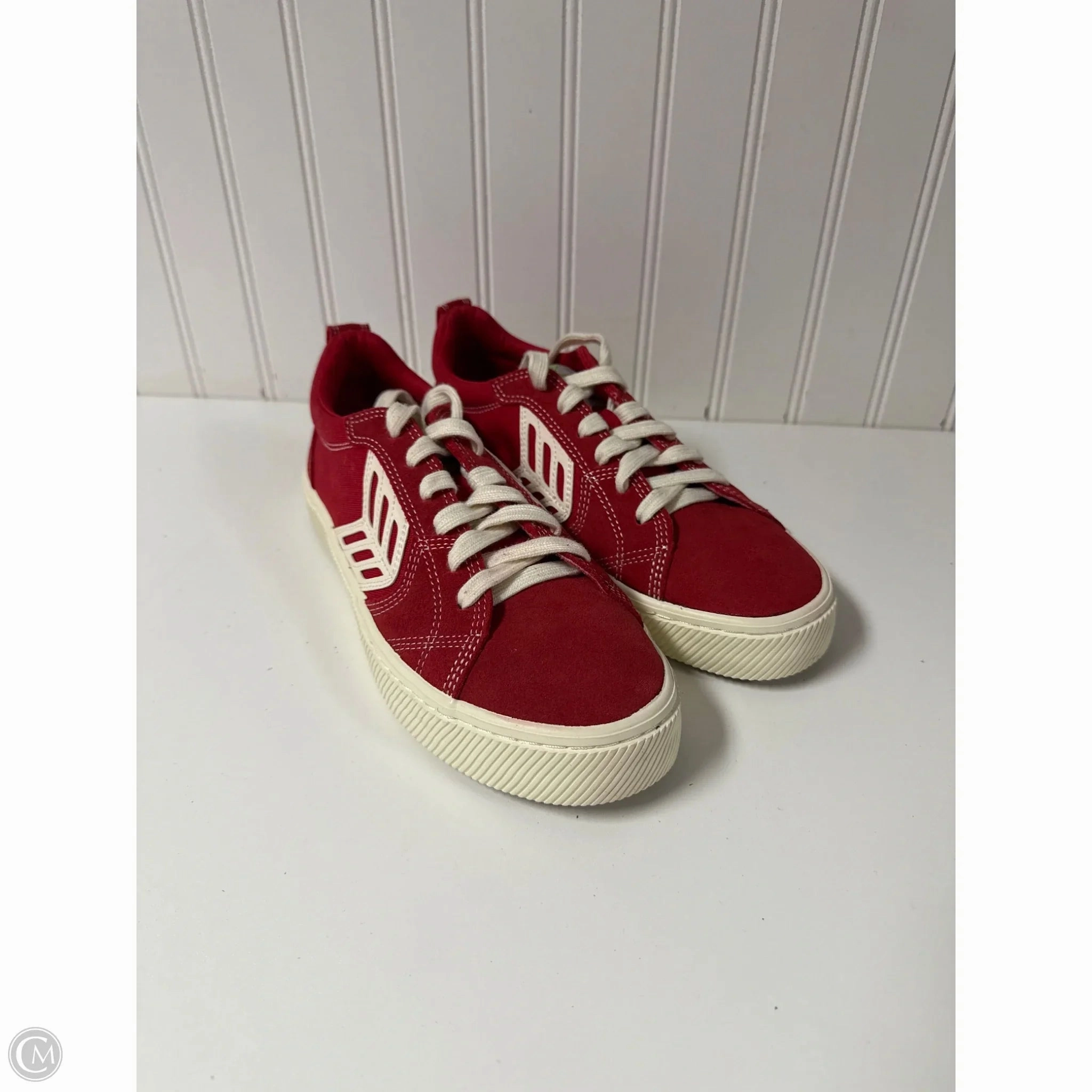 Comfortable Running All-Weather Comfort Shoes Sneakers By Cariuma In Red & White, Size: 8