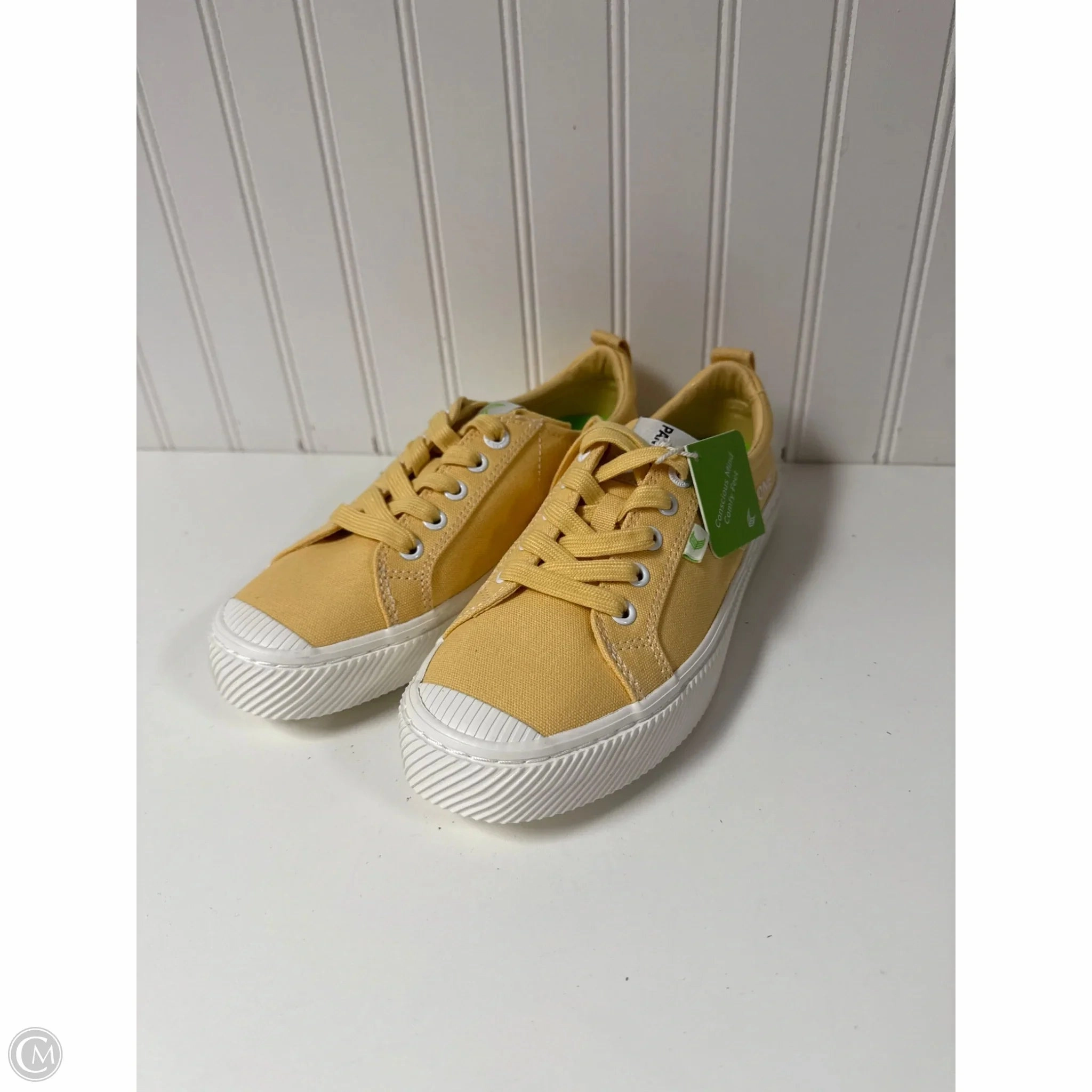 Triple Layer Mesh Shoes Sneakers By Cariuma In Yellow, Size: 8
