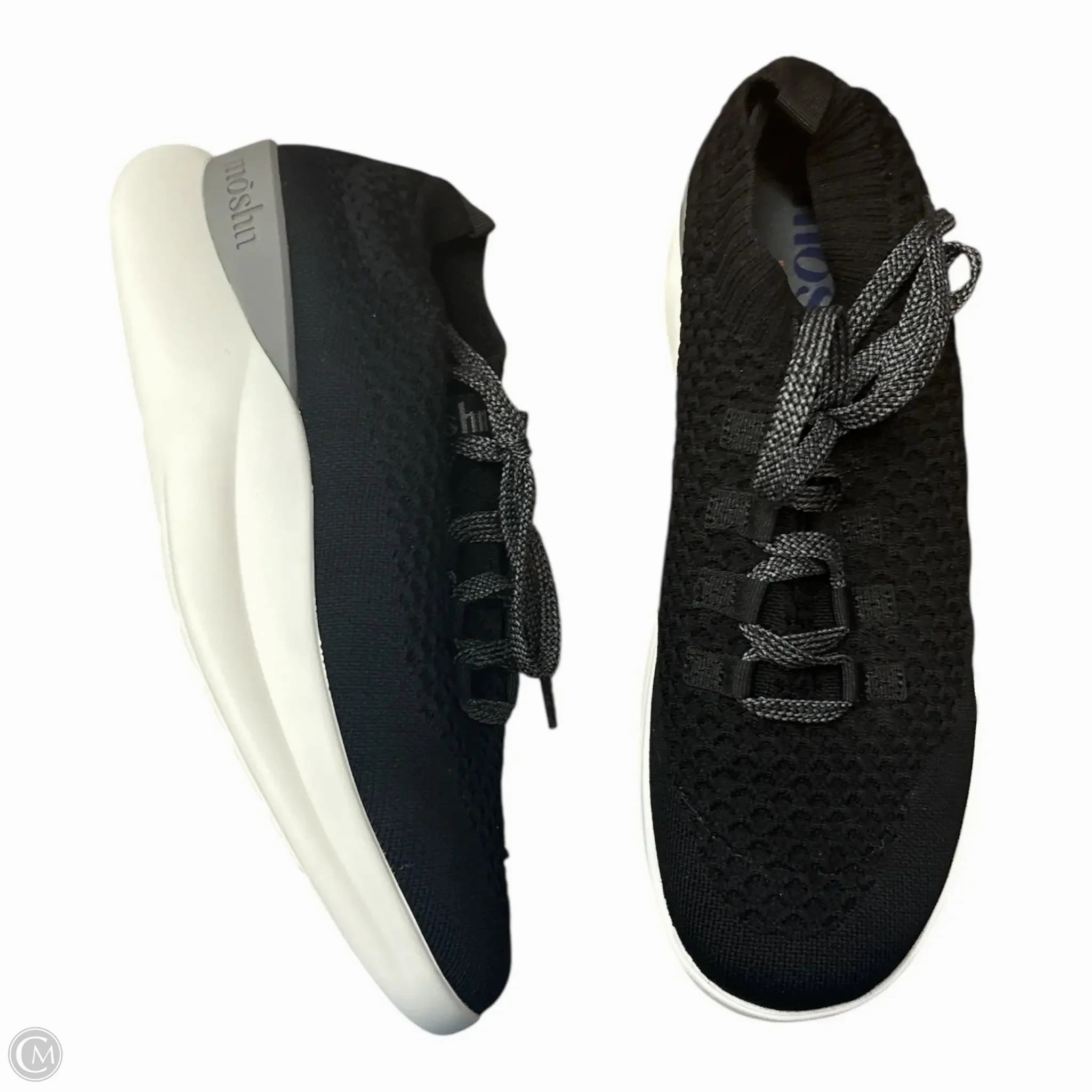 Sporty Edge Shoes Sneakers By Clothes Mentor In Black & White, Size: 8