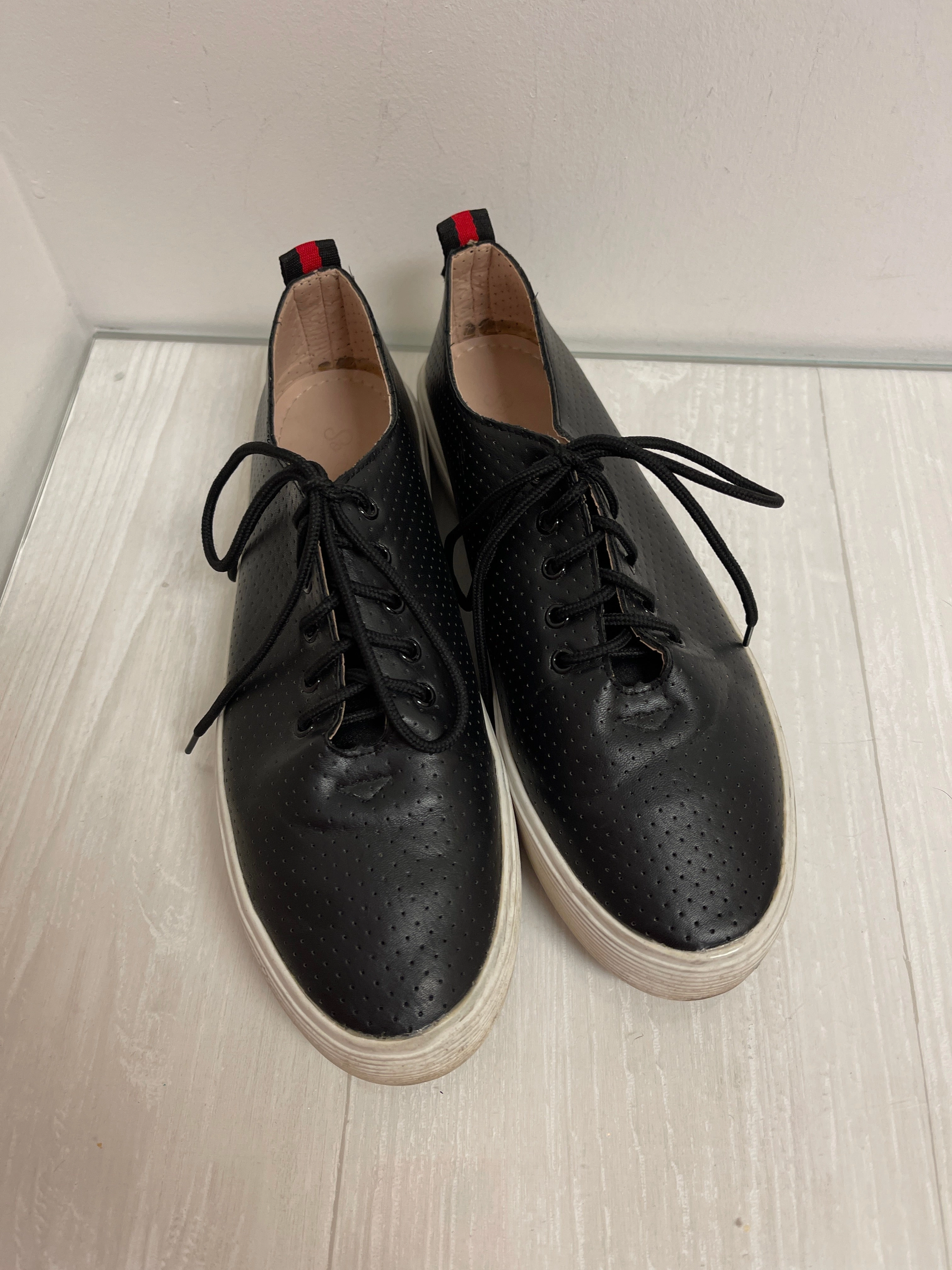 Neutral Stride Engineering Ultra Breathable Shoes Sneakers By Clothes Mentor In Black, Size: 9.5