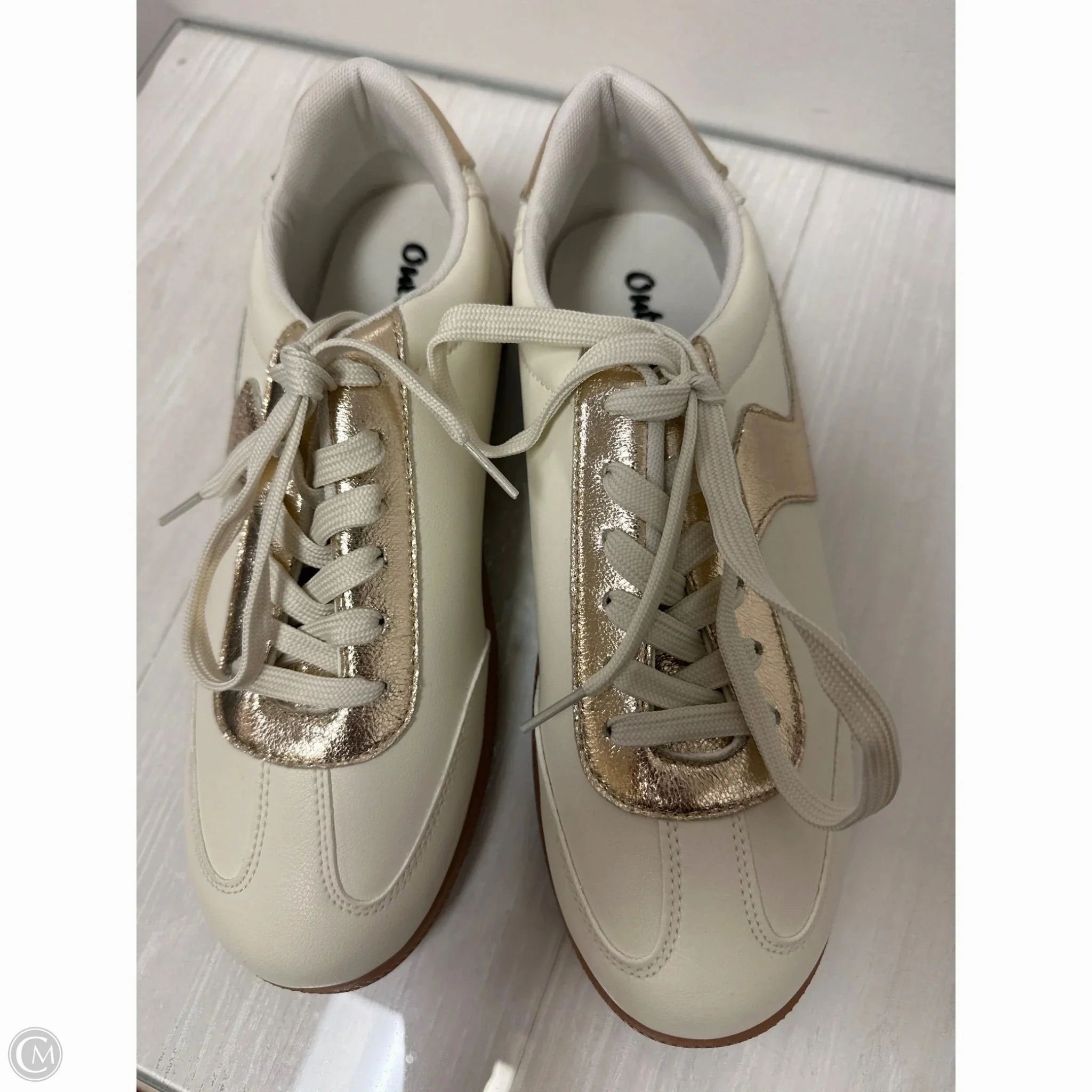Shoes Sneakers By Clothes Mentor In Gold, Size: 10 Exclusive traction
