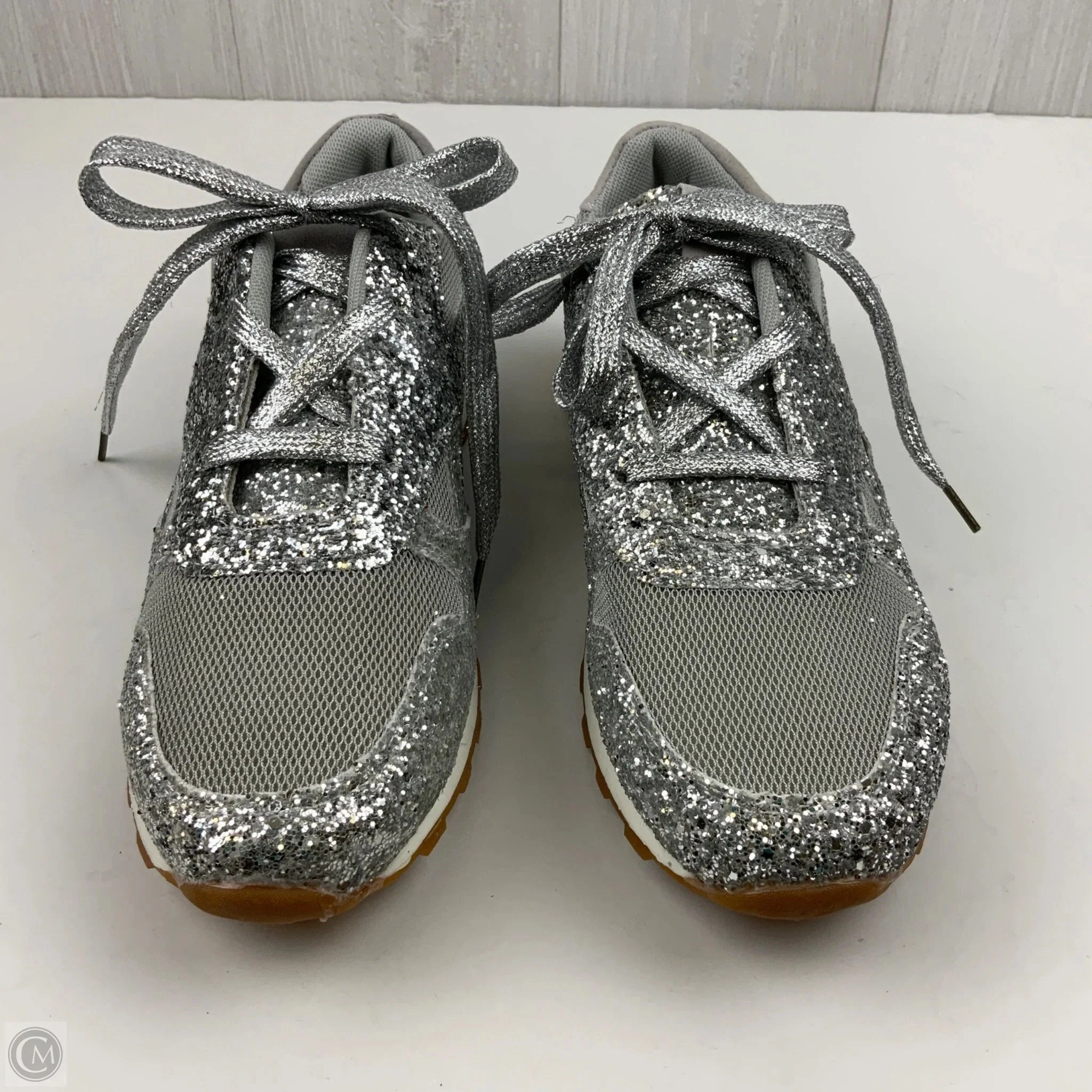 Comfort Motion Shoes Sneakers By Clothes Mentor In Grey & Silver, Size: 10.5