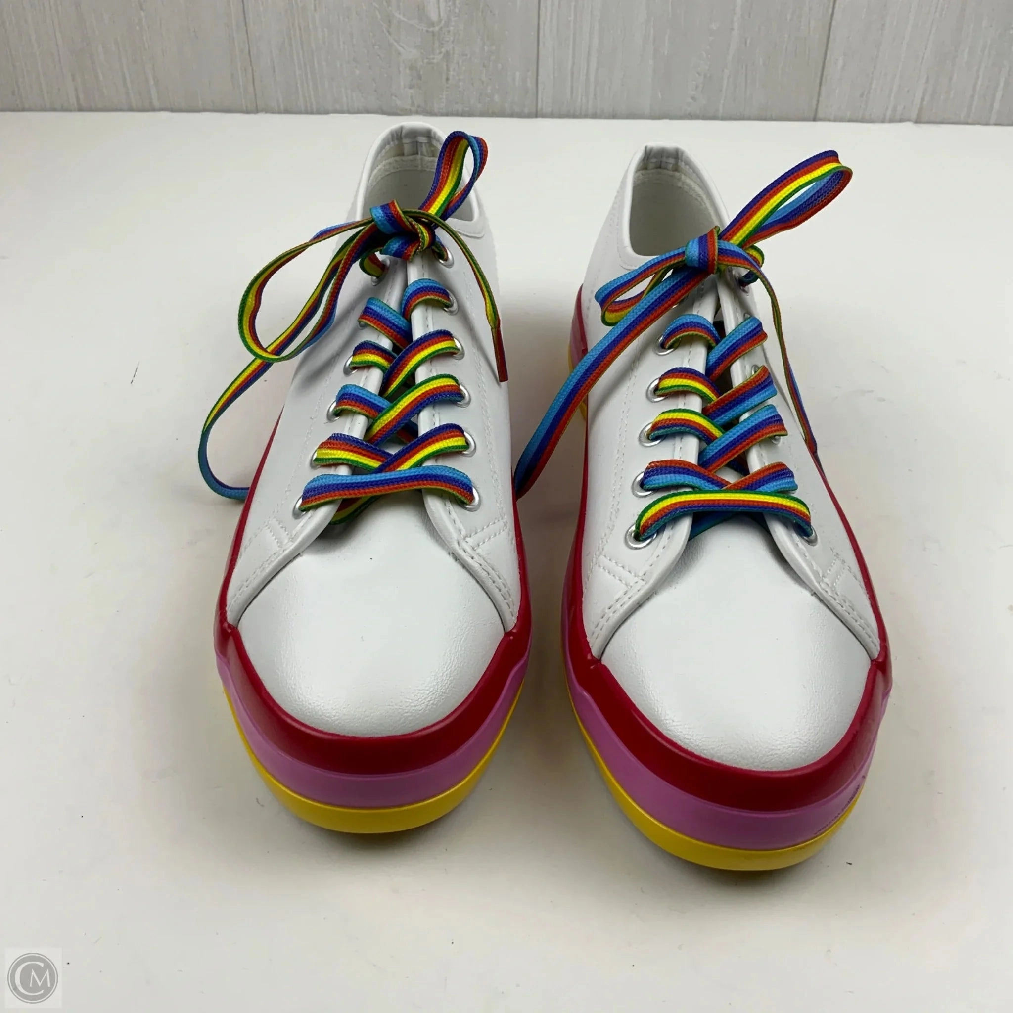 Shoes Sneakers By Clothes Mentor In Rainbow Print, Size: 11 Soft Texture