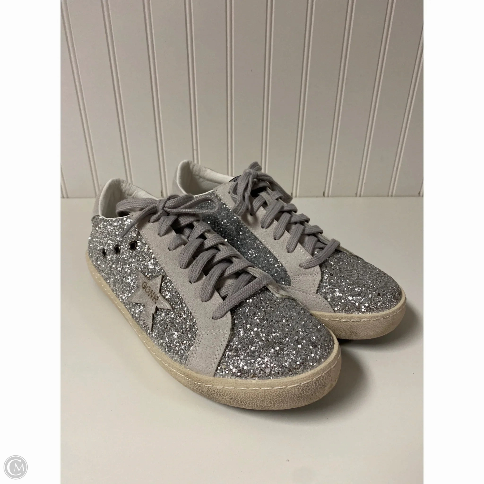 Long Commute AntiOdor Shoes Sneakers By Clothes Mentor In Silver & White, Size: 9