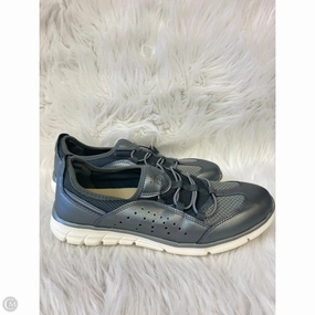 Outdoor Steps Shoes Sneakers By Clothes Mentor In Silver, Size: 9
