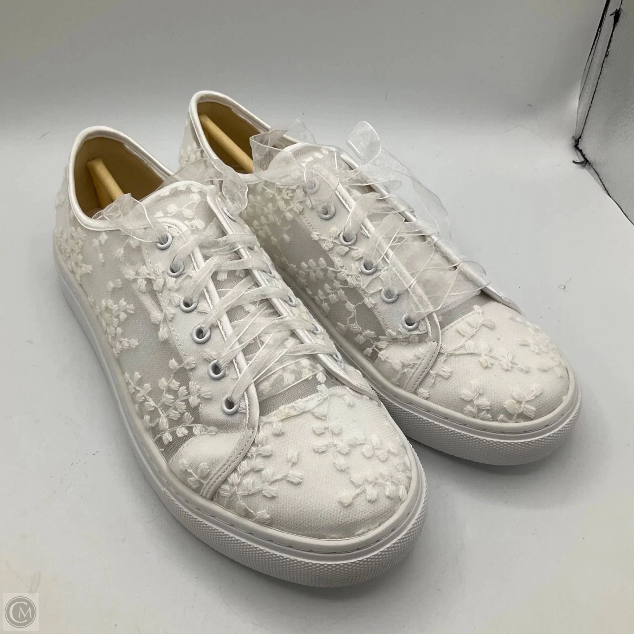 Responsive Bounce Foam Shoes Sneakers By Clothes Mentor In White, Size: 10