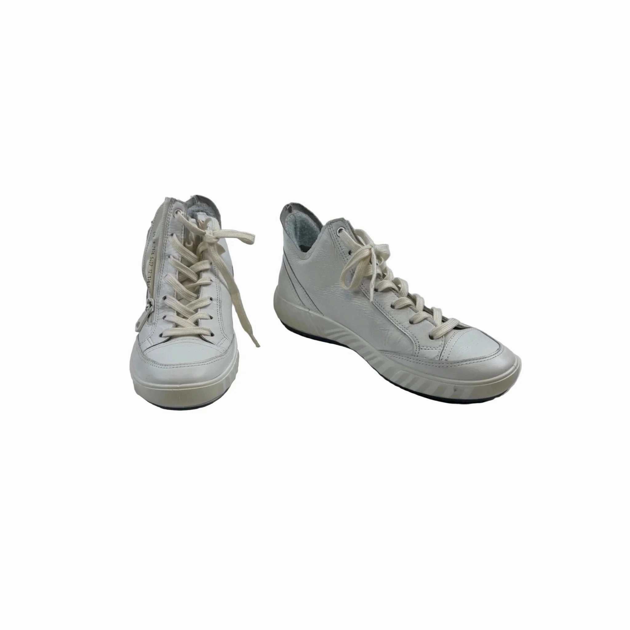 Shoes Sneakers By Clothes Mentor In White, Size: 7 Unbeatable comfort