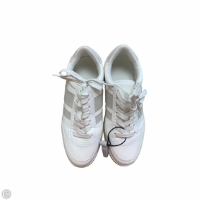 Weatherproof Coating Wide fit Shoes Sneakers By Clothes Mentor In White, Size: 9