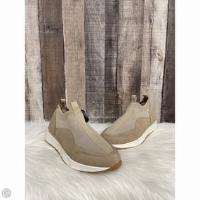 Street Trail Shoes Sneakers By Cmb In Tan, Size: 7