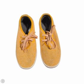 Shoes Sneakers By Cmb In Yellow, Size: 8 Commuter Choice