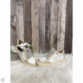 Shoes Sneakers By Cme In Gold & White, Size: 6.5 Athletic Aesthetic Active Motion