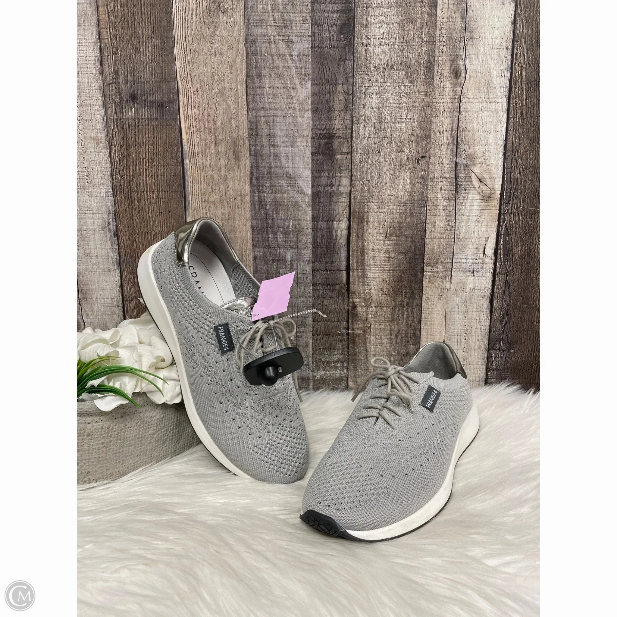 Shoes Sneakers By Cme In Grey, Size: 7 Sneaker Socks