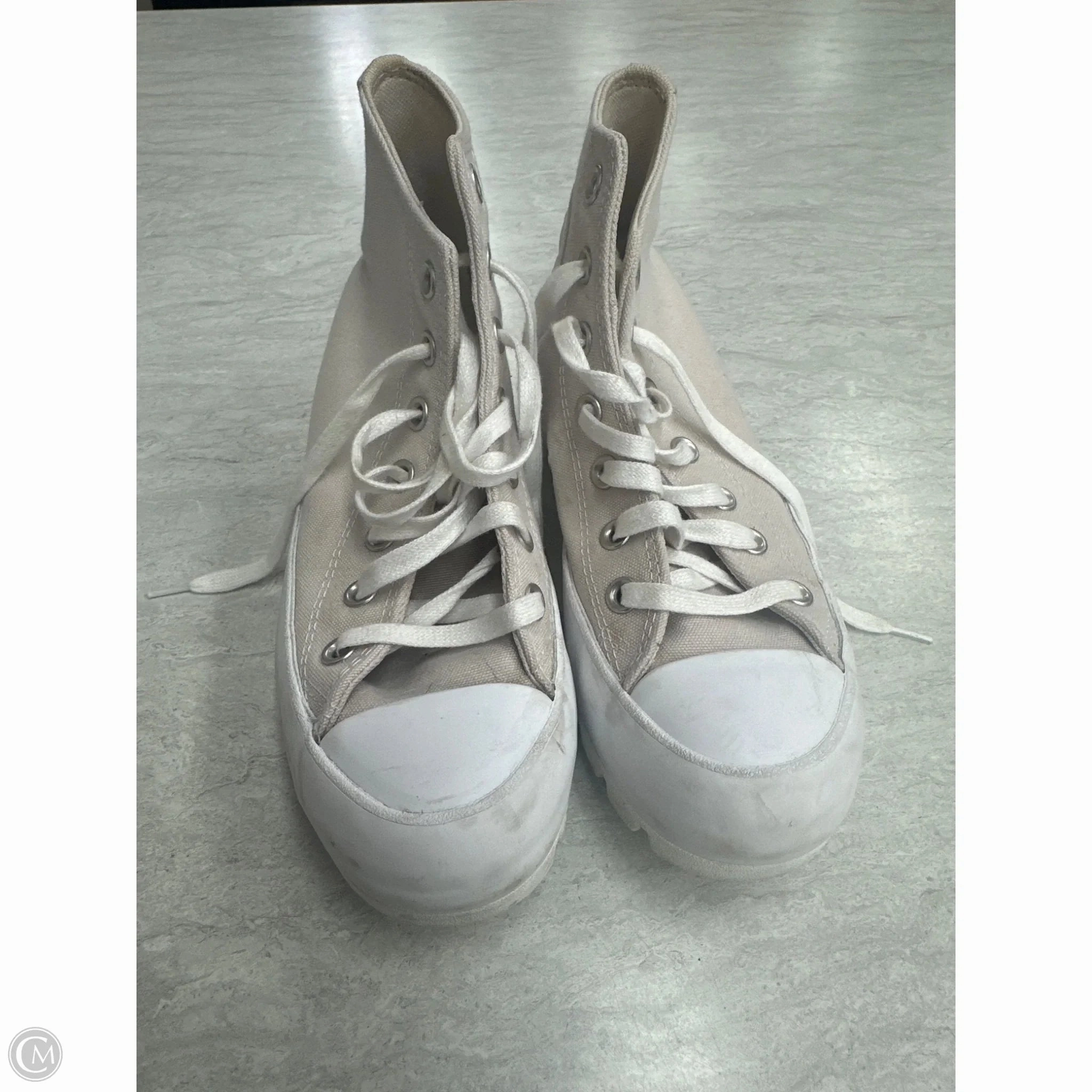 Responsive Ride Experience Traction Enhanced Pattern Shoes Sneakers By Converse In Tan & White, Size: 7