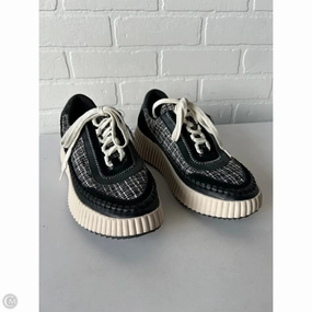 Street Inspired Shoes Sneakers By Dolce Vita In Black & Cream, Size: 10