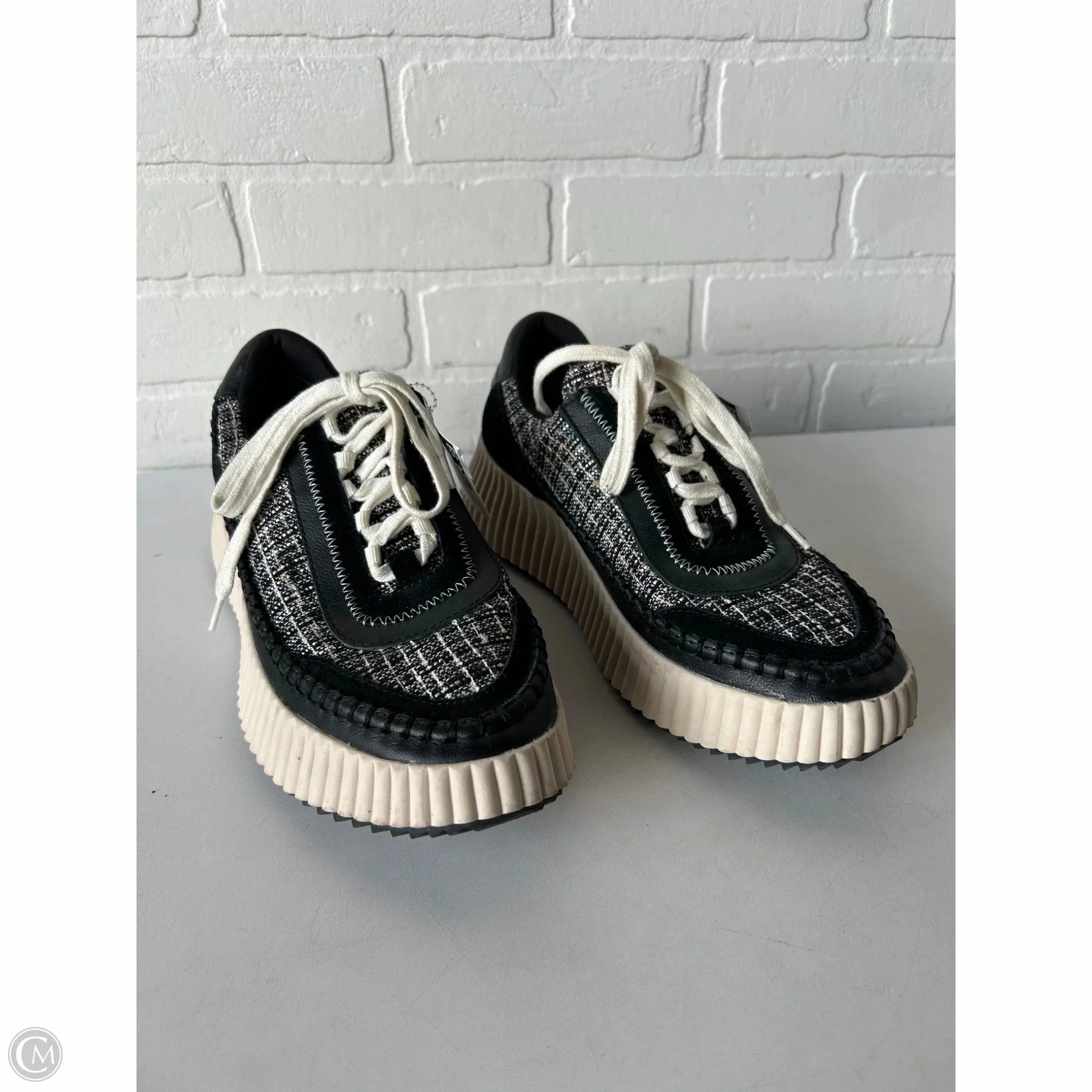 Street Inspired Shoes Sneakers By Dolce Vita In Black & Cream, Size: 10