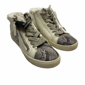 Supportive Traction Shoes Sneakers By Dolce Vita In Grey & White, Size:6