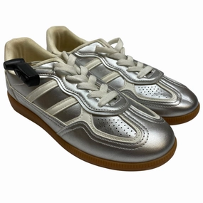 Outdoor Performance Shoes Sneakers By Fashion Nova In Silver, Size:6.5