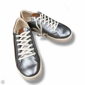 Shoes Sneakers By Infinity In Silver, Size: 8 Elastic Gusset Tongue All Terrain Grip Pattern