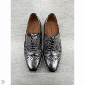 Shoes Sneakers By Johnston & Murphy In Silver, Size: 7 Adaptive Grip Abrasion Resistant Toe Caps