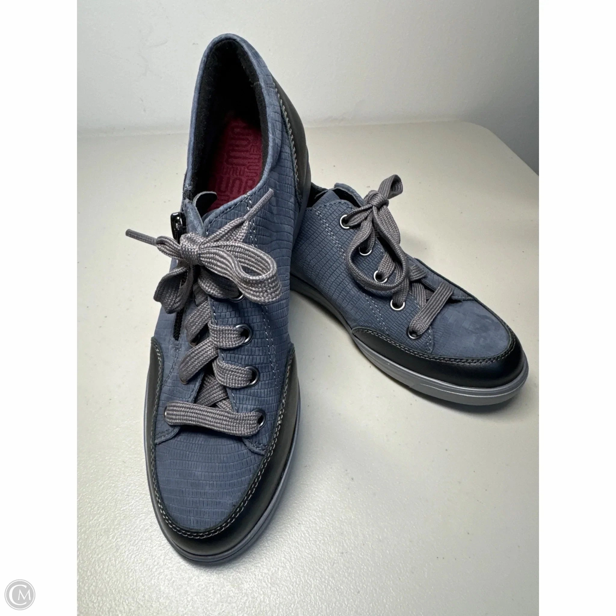 Shoes Sneakers By Munro In Navy, Size: 6 Fit Freedom Cushioned performance