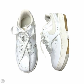 Shoes Sneakers By Nike In Cream & White, Size: 7.5 Indoor Use