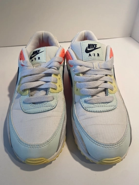 Seamless Upper Breathable Material Shoes Sneakers By Nike  Size: 8