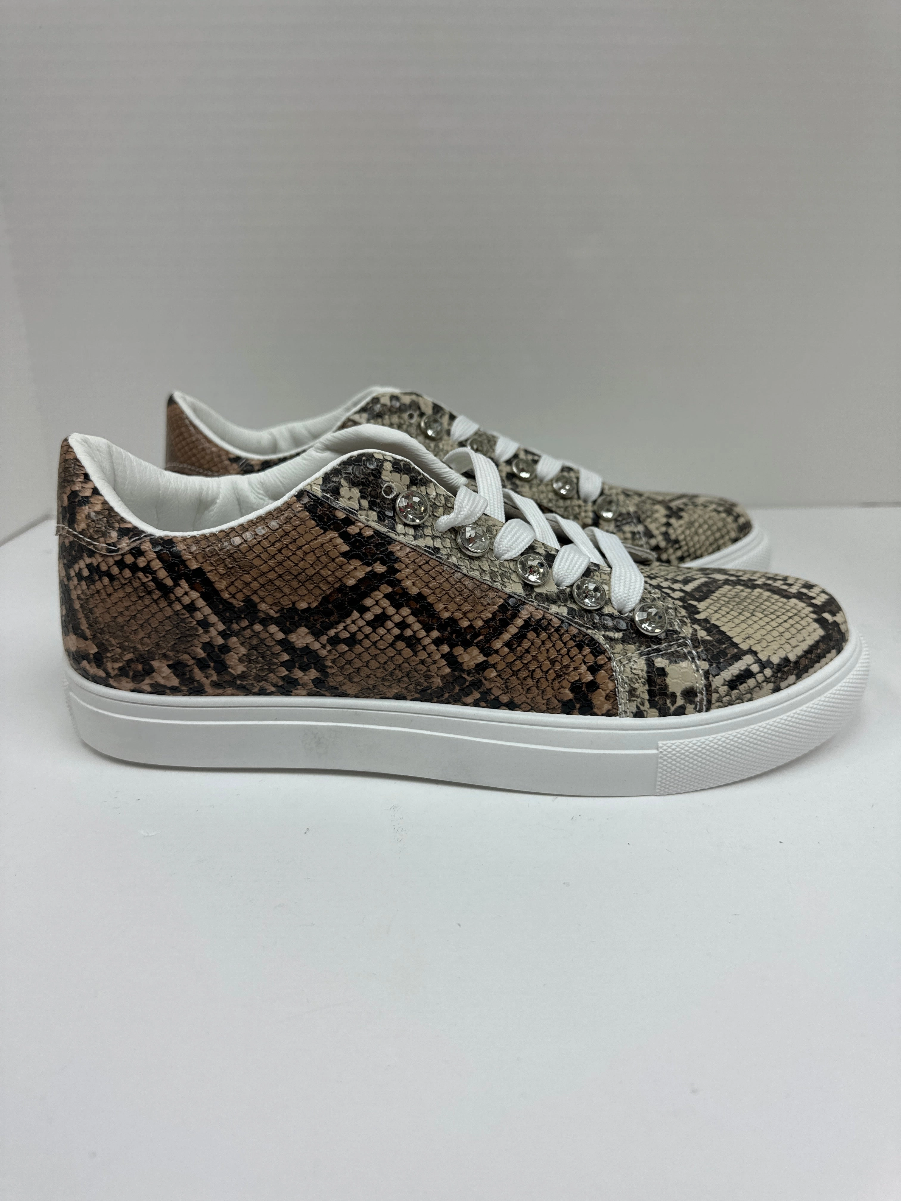 Shoes Sneakers By Olivia Miller  Size: 11 Flex Move