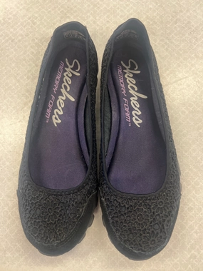 Weekend Trail Shoes Sneakers By Skechers  Size: 6