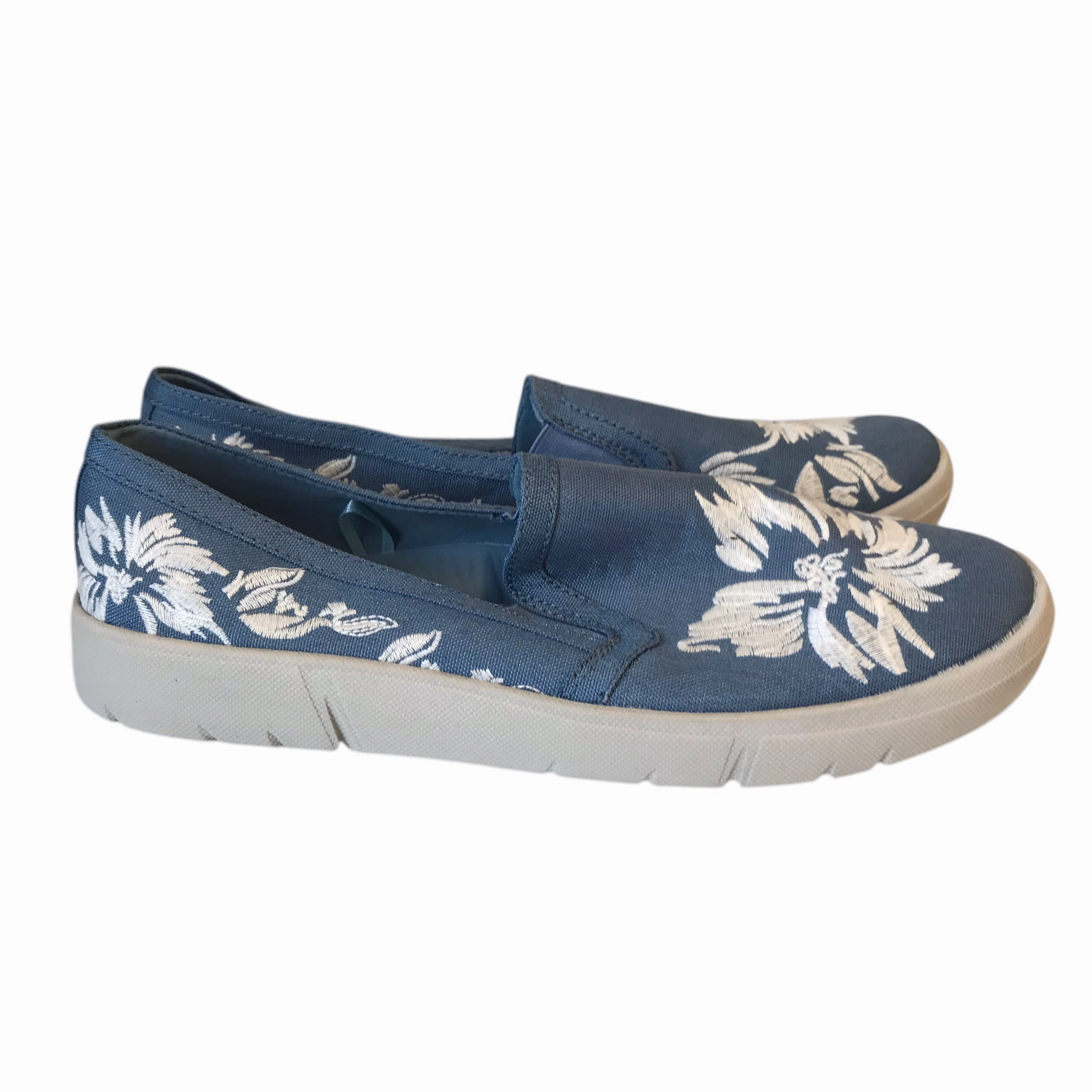 Ultra-soft feel Shoes Sneakers By Bare Traps In Blue & White, Size:10