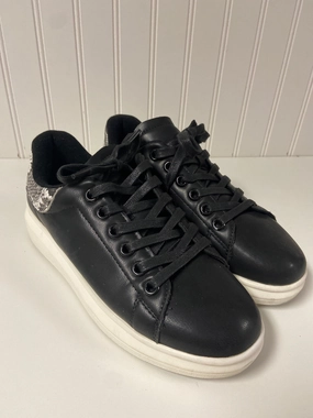 Adjustable Tongue Shoes Sneakers By Seven 7 In Black, Size: 9