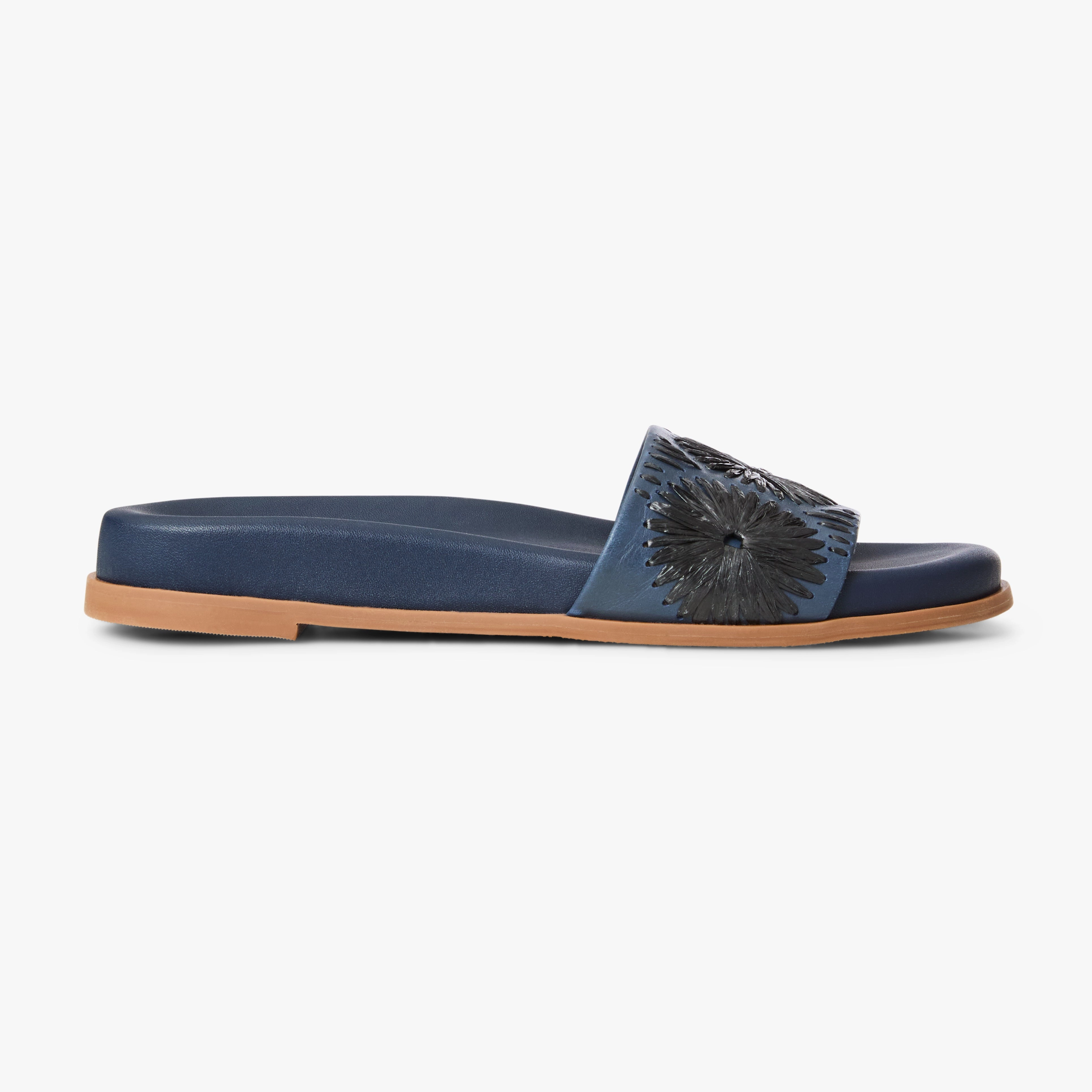 Free Step Fashionable Beach Footwear Somerset Leather Comfort Slide