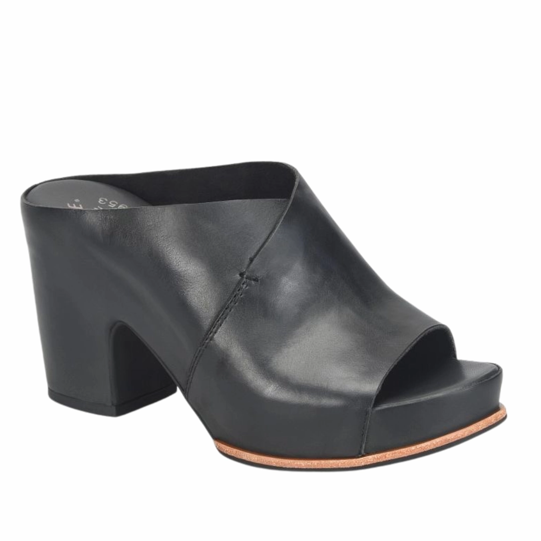 Stowe in Black Layered cushioning