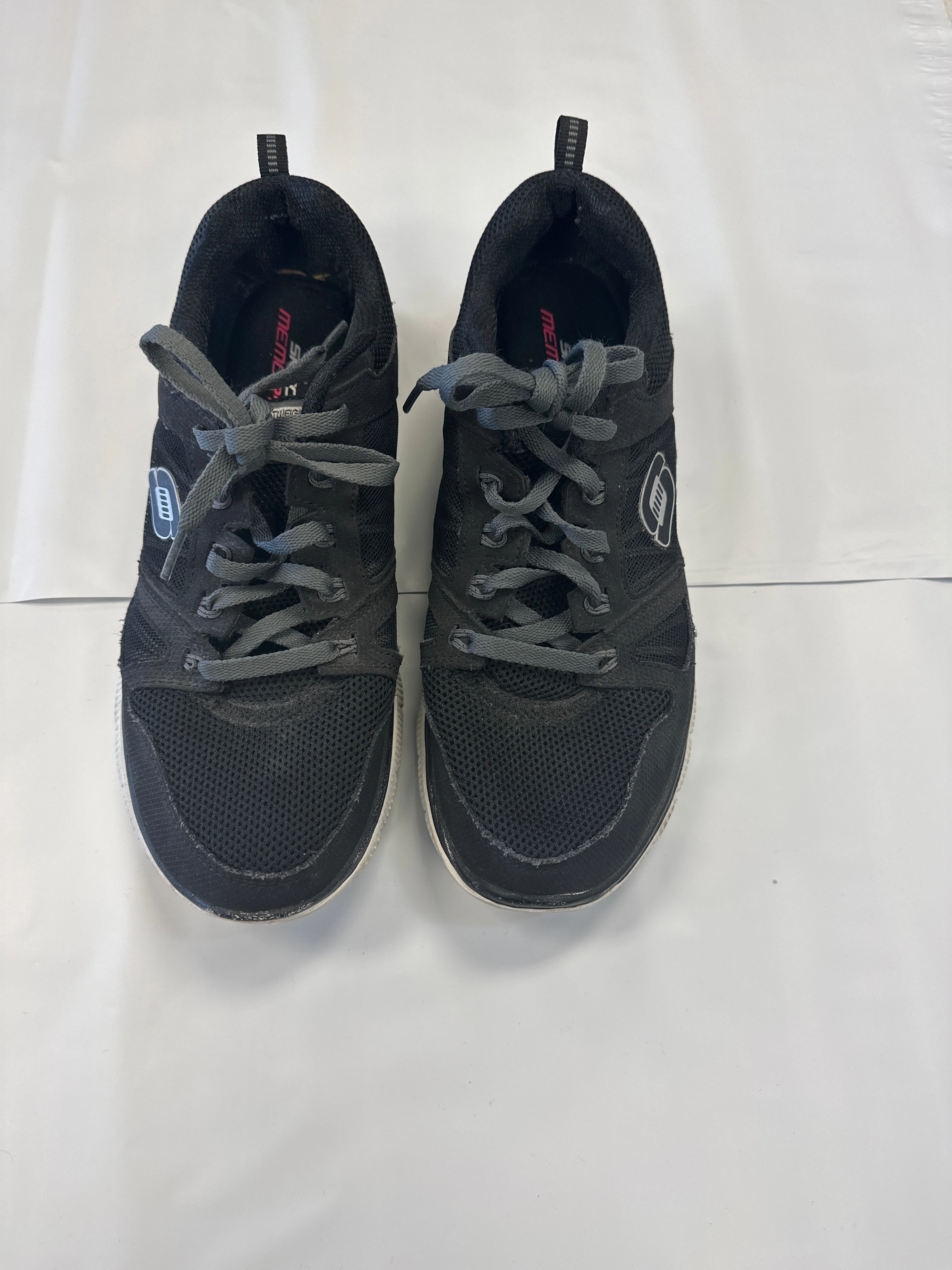 breathable panels Recycled Rubber Base Shoes Sneakers By Skechers  Size: 9
